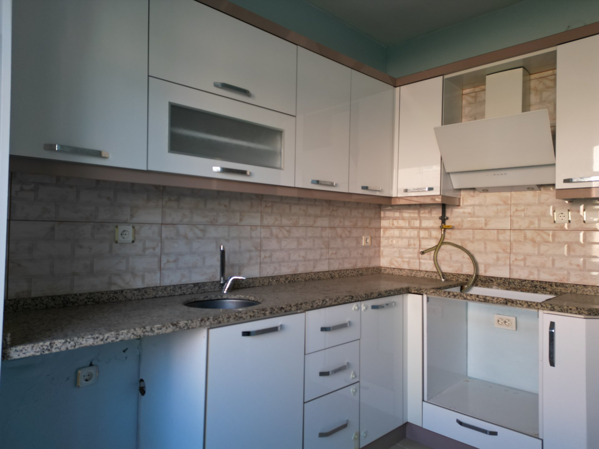 Hendek Kiralık 3+1 Daire, Bahçe, Otopark